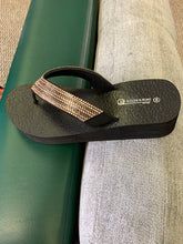 Load image into Gallery viewer, Golden Road Glitter Toe Thong Sandal/Rose Gold
