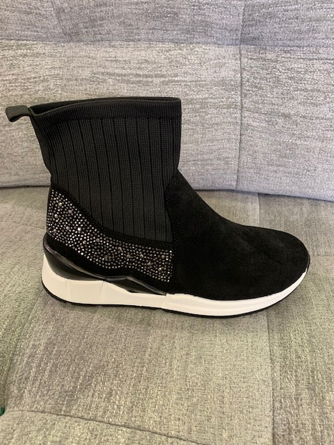 G.N.D. Black and Bling Ankle Length Sport Shoe