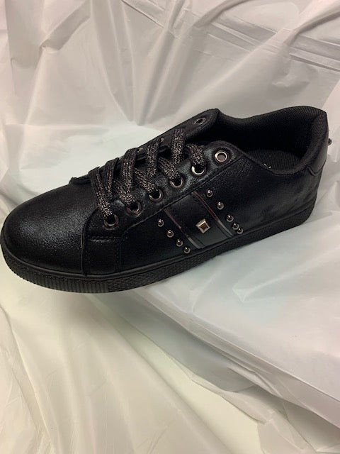 Avanti Black Low Top Tennis