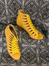 Load image into Gallery viewer, Avanti Mustard Sandal
