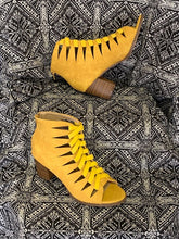 Load image into Gallery viewer, Avanti Mustard Sandal
